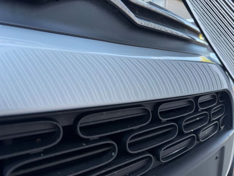 PKW Stossfänger verformt